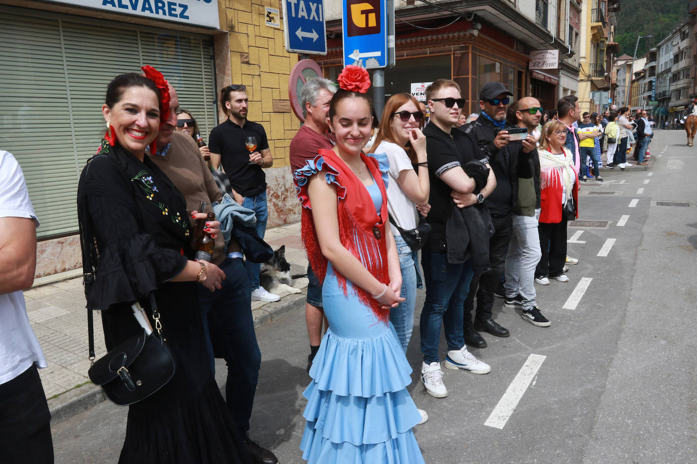 La romería sevillana conquista Infiesto