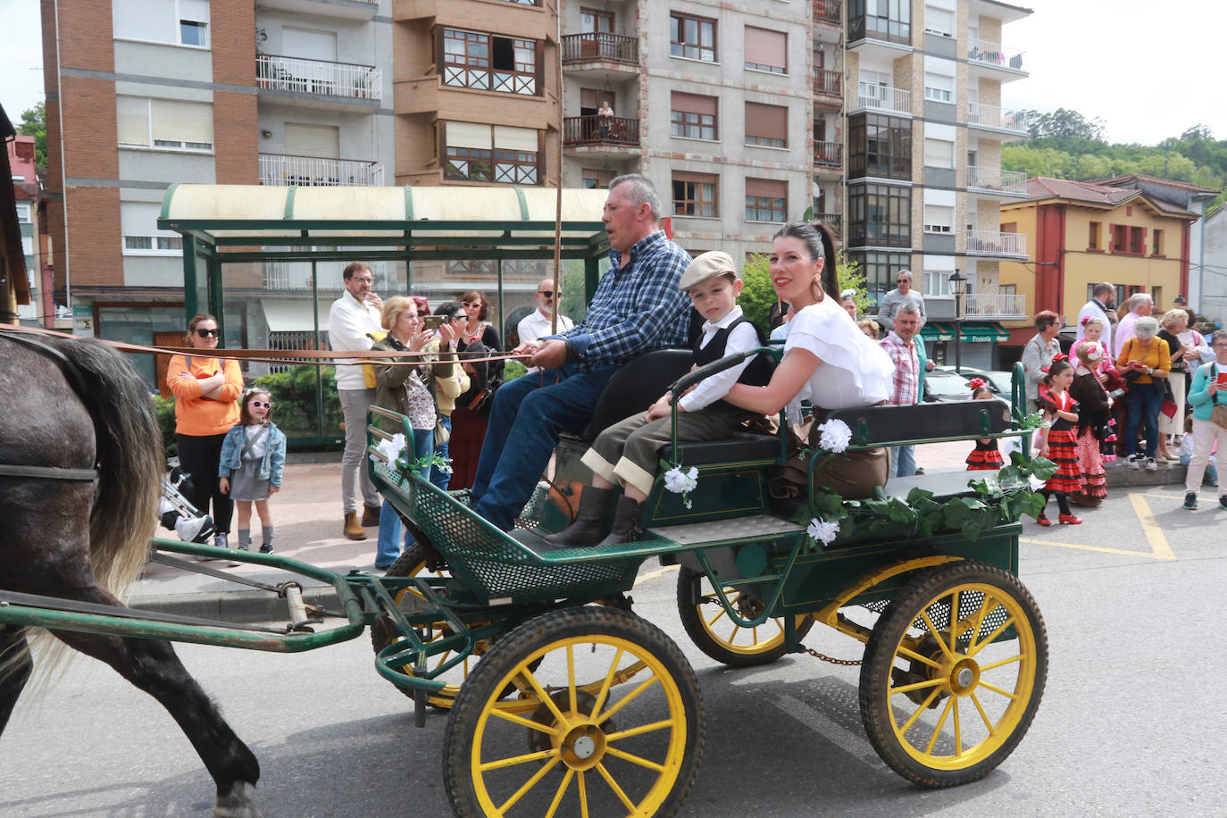 La romería sevillana conquista Infiesto