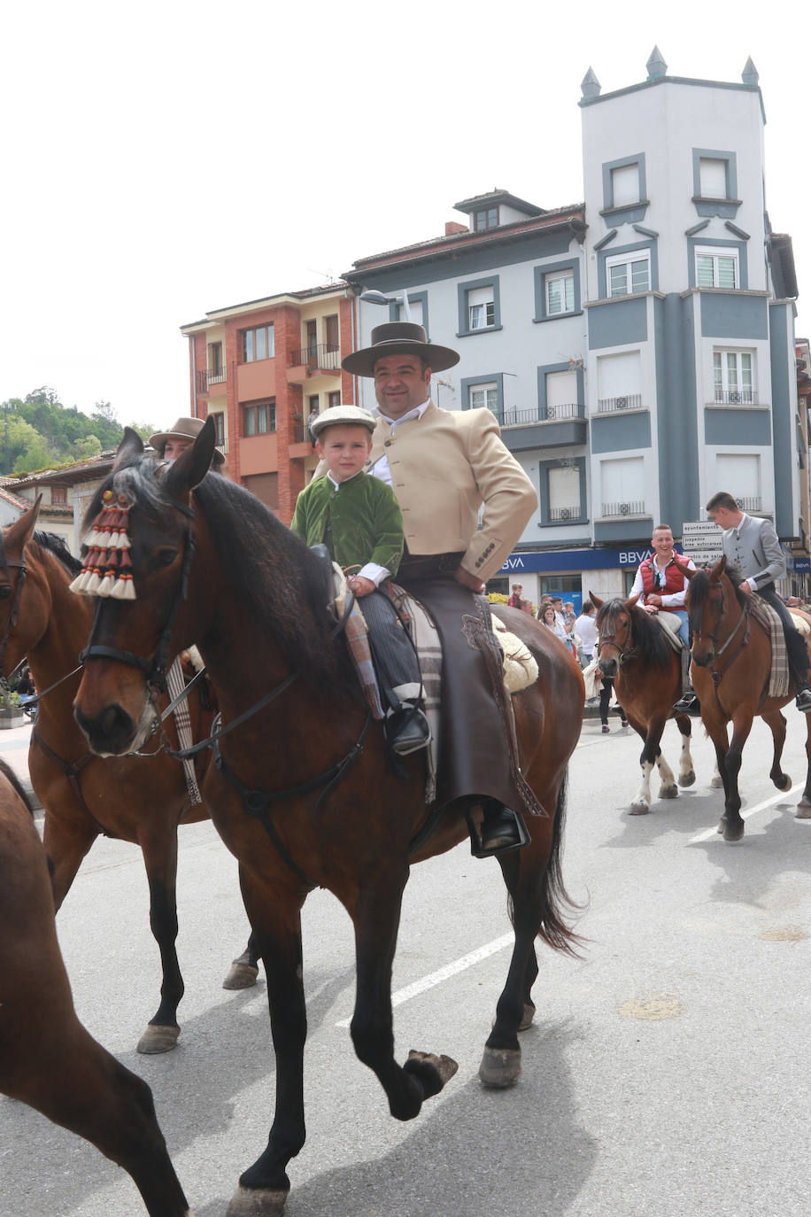 La romería sevillana conquista Infiesto