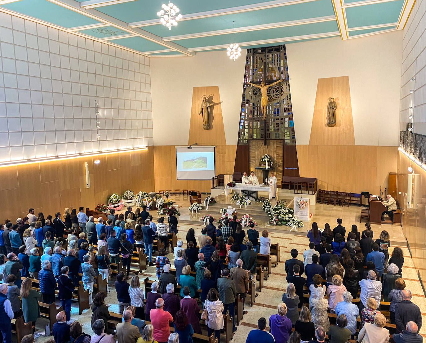 La iglesia parroquial del Corazón de María, en la despedida de Claudia.