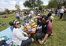 Ganas de fiesta en el pantano de Trasona