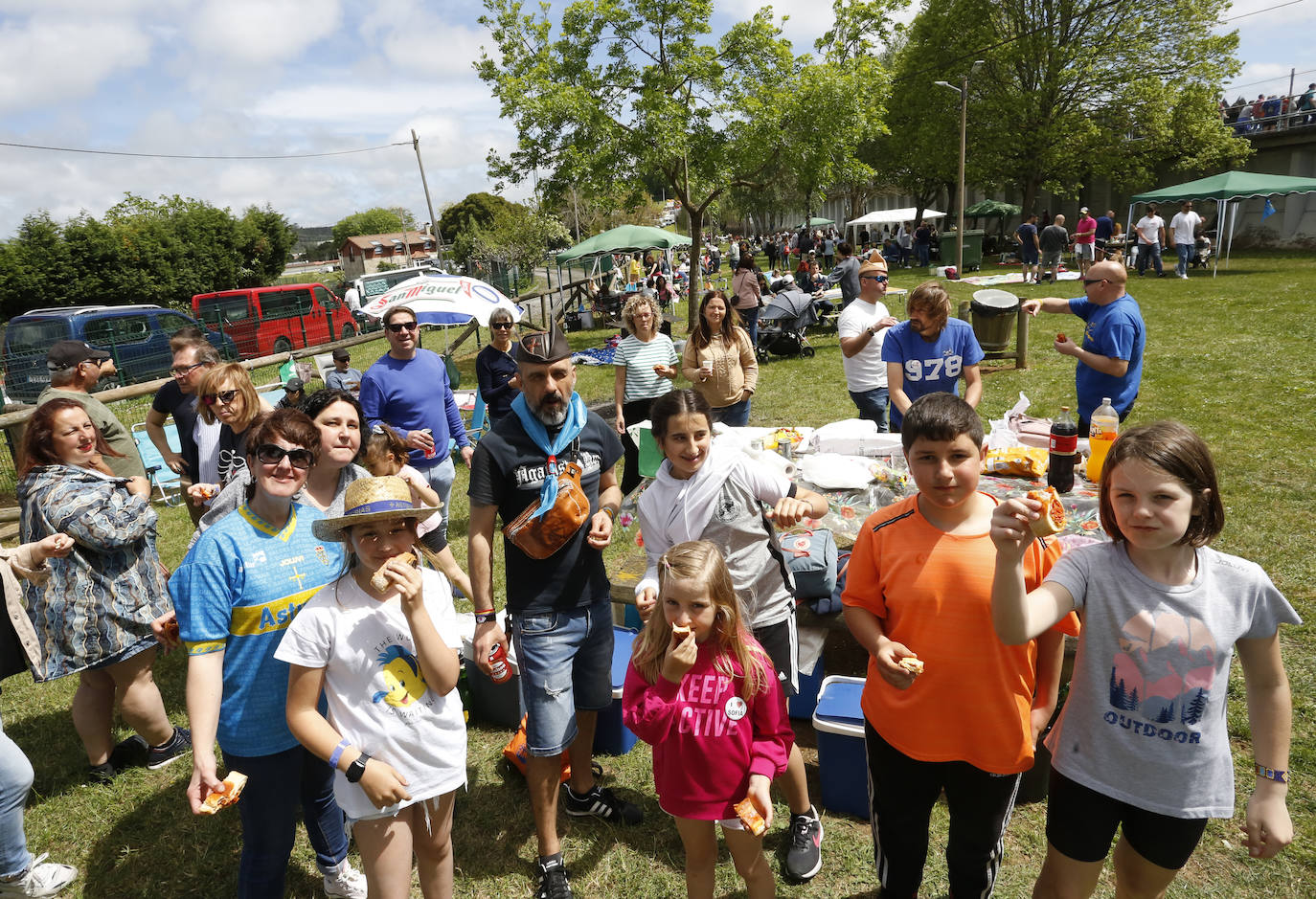 Ganas de fiesta en el pantano de Trasona