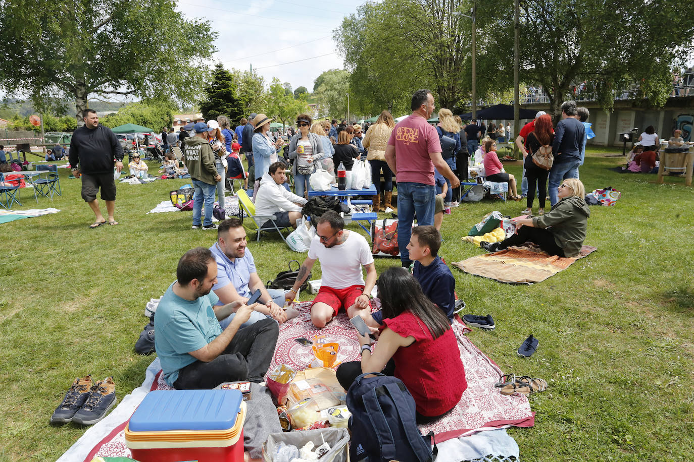 Ganas de fiesta en el pantano de Trasona