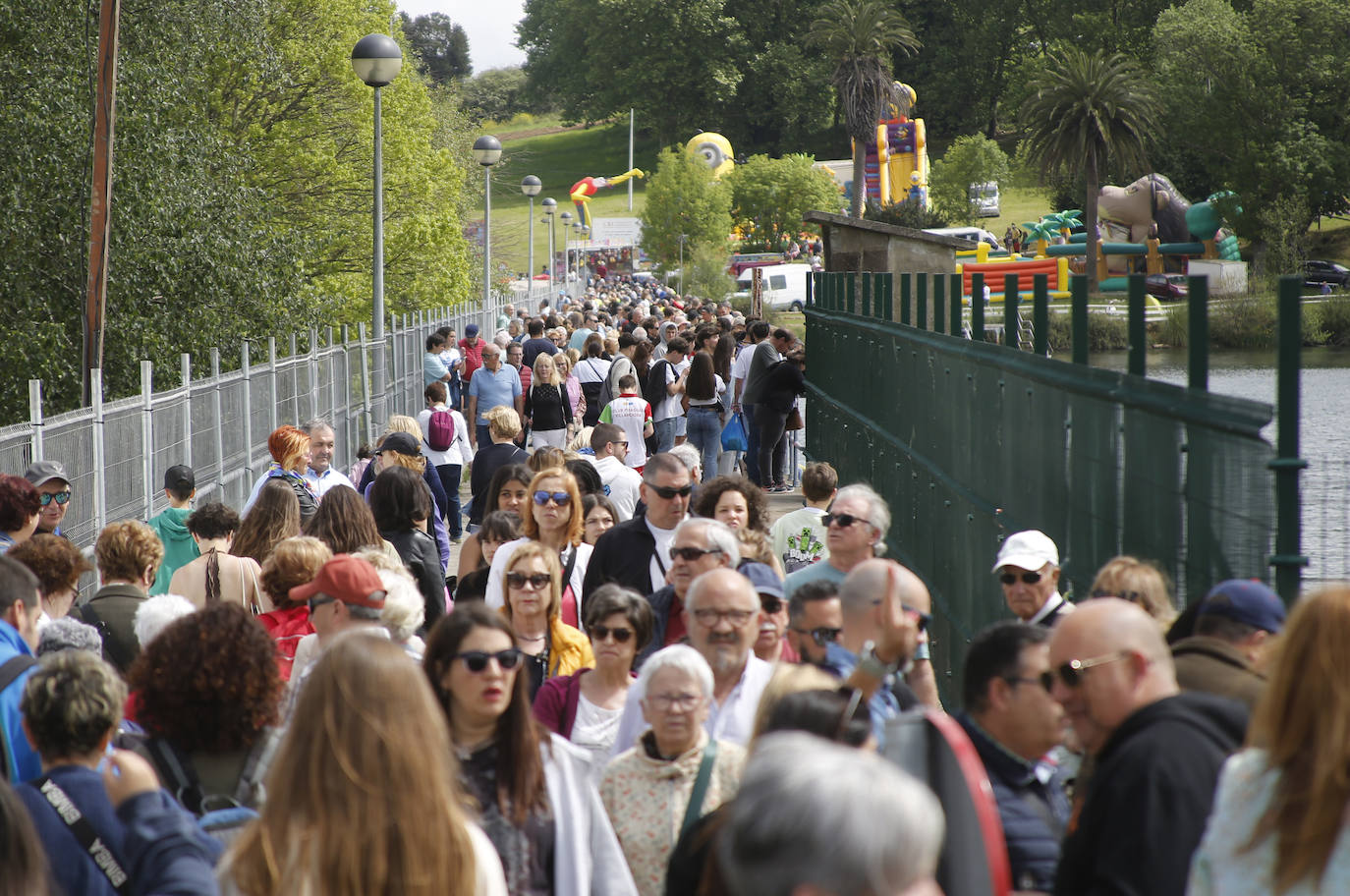 Ganas de fiesta en el pantano de Trasona