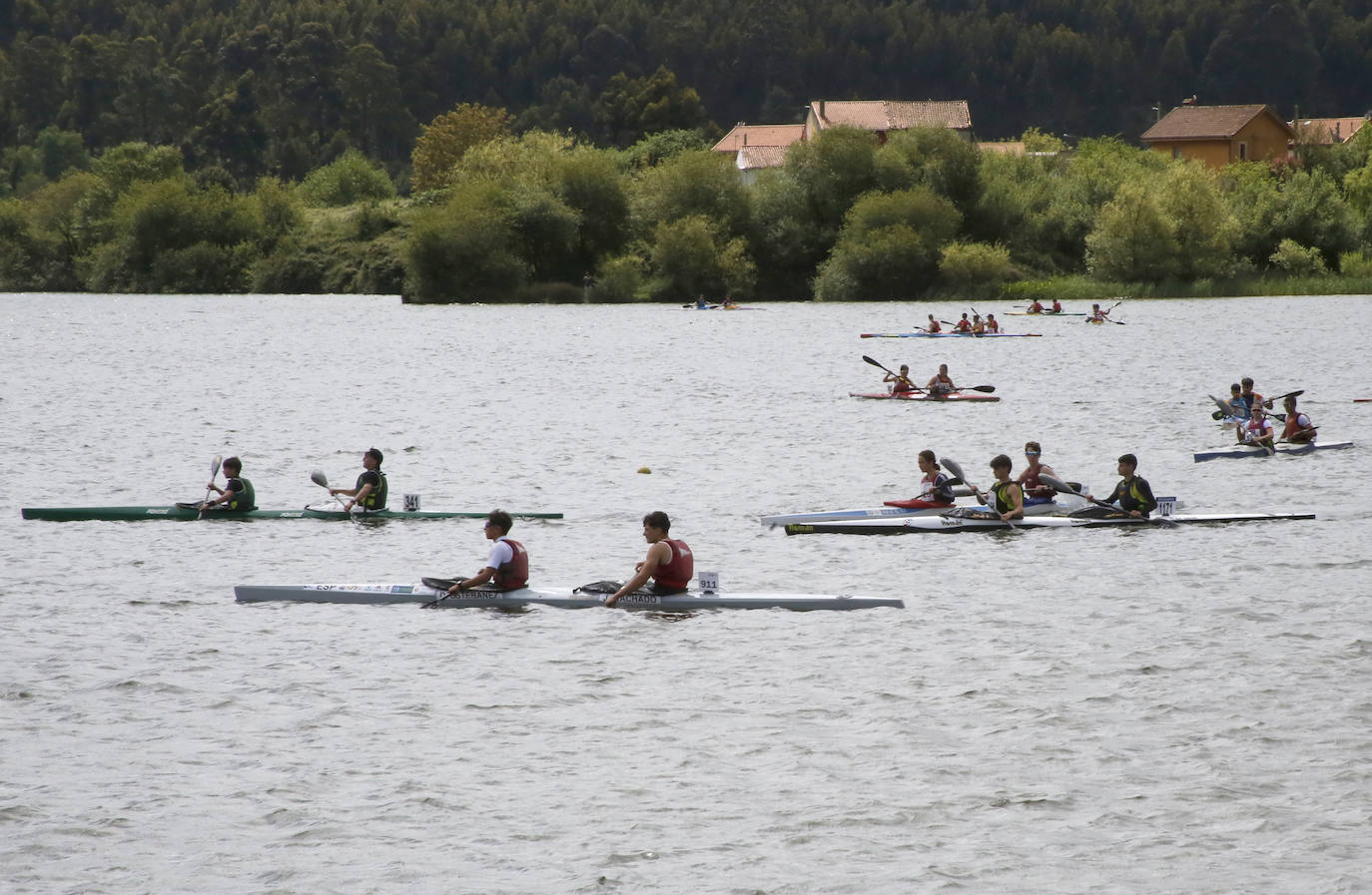 Ganas de fiesta en el pantano de Trasona