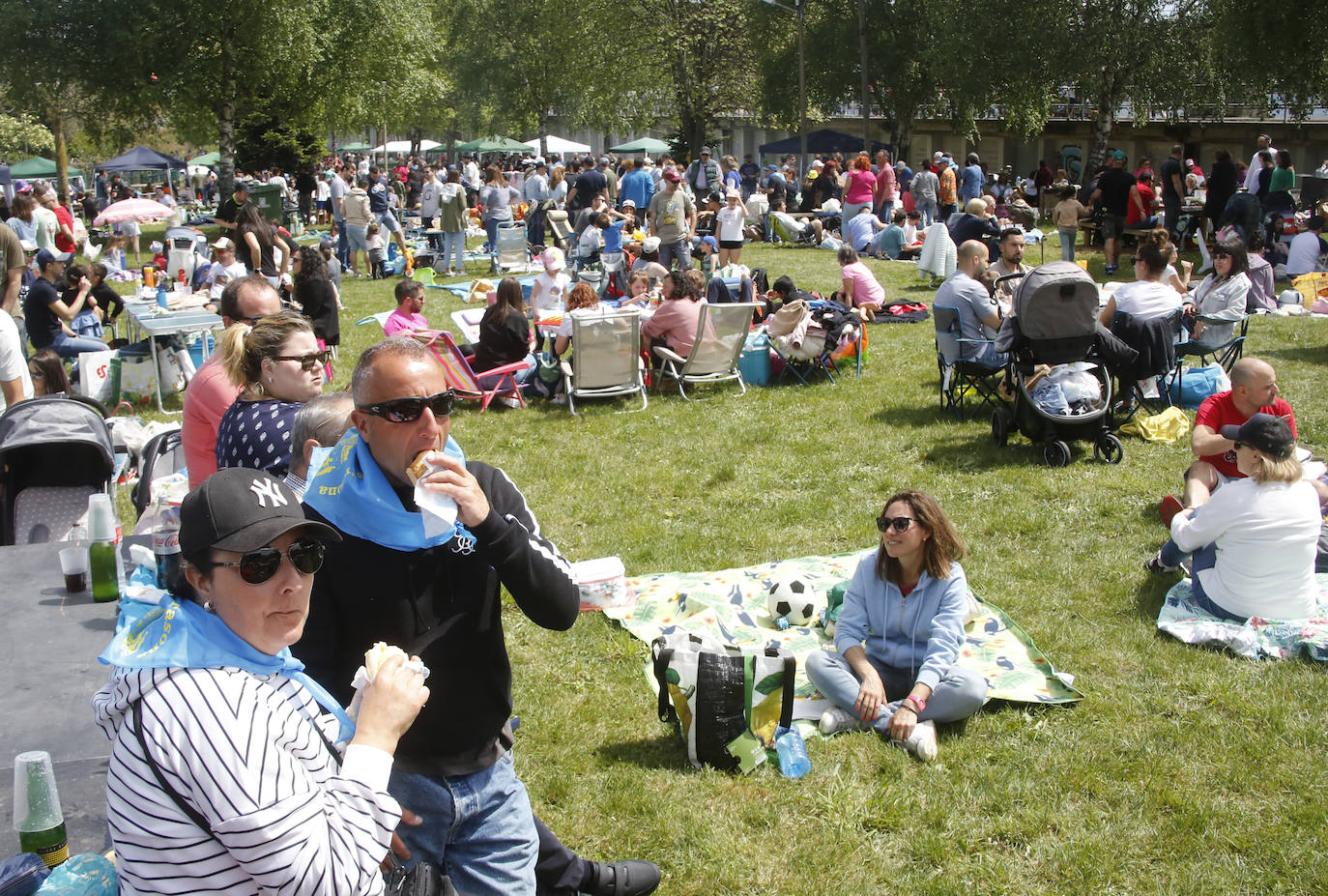 Ganas de fiesta en el pantano de Trasona
