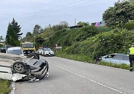 Dos heridos en un choque entre dos turismos en Soto del Barco