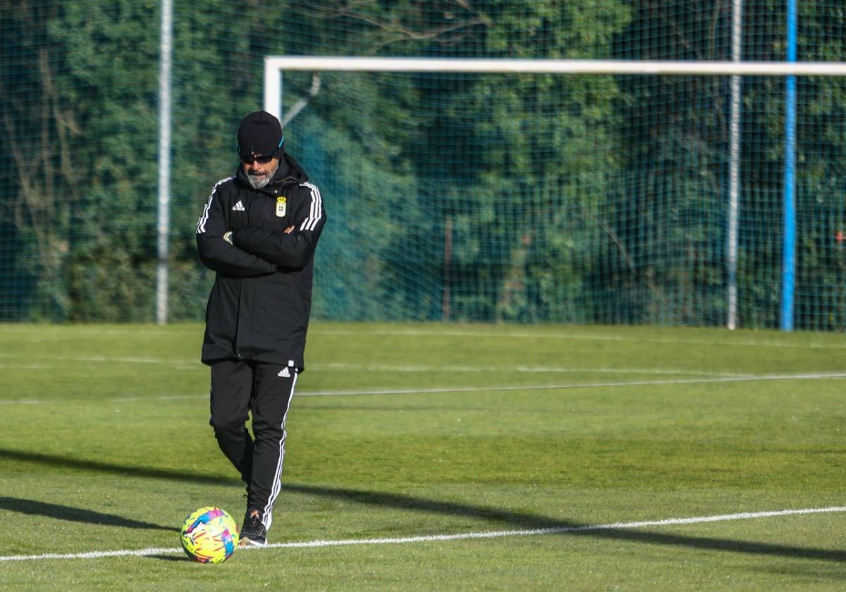 Álvaro Cervera reflexiona durante un entrenamiento en El Requexón.