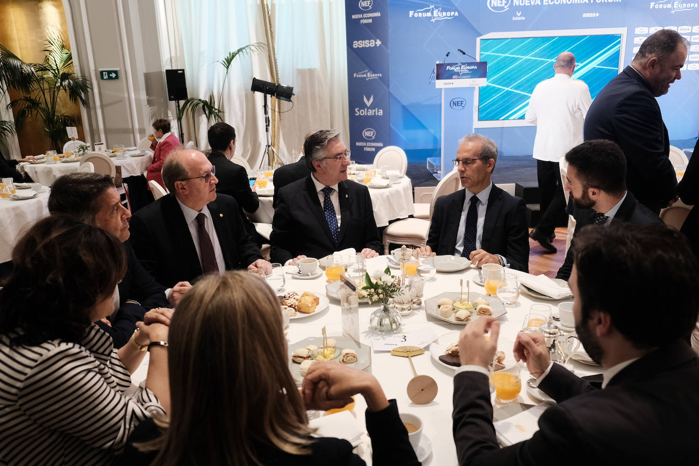 Diego Canga asiste a un desayuno informativo junto a Feijóo en Madrid