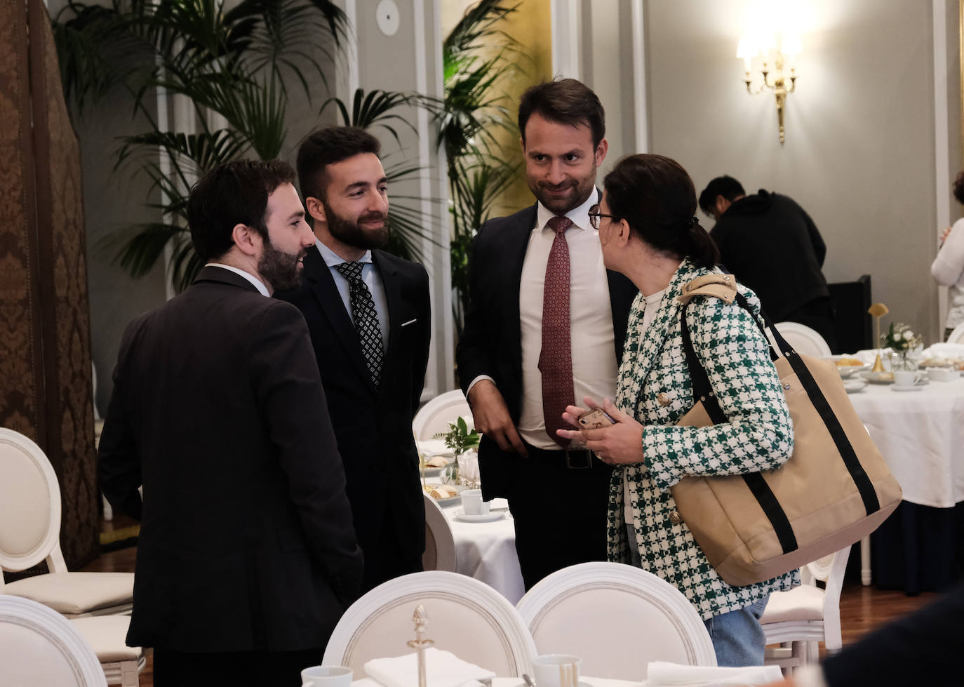 Diego Canga asiste a un desayuno informativo junto a Feijóo en Madrid