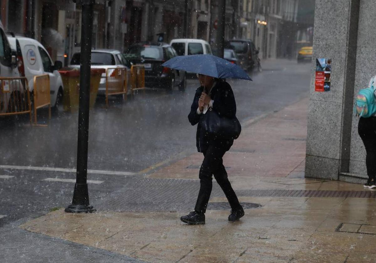 El calor termina en tormenta y da paso a una semana de lluvias