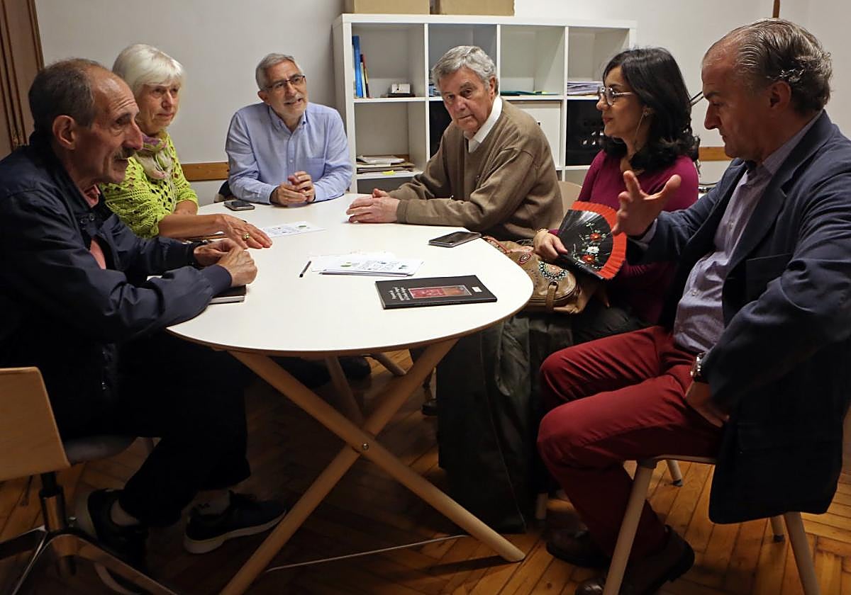 Un momento de la reunión celebrada ayer.