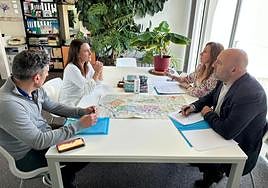 Los populares Ángela Pumariega y Guzmán Pendás reunidos con representantes de Gespor.