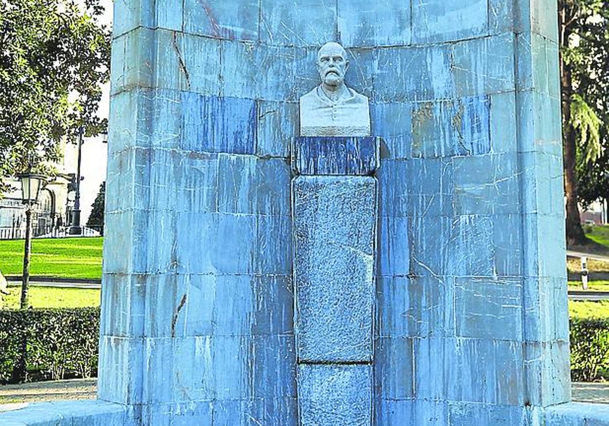 El monumento a Clarín, en el Campo.