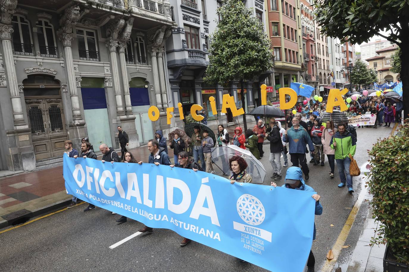 Multitudinaria manifestación en Oviedo por la &#039;oficialidá&#039; del asturiano