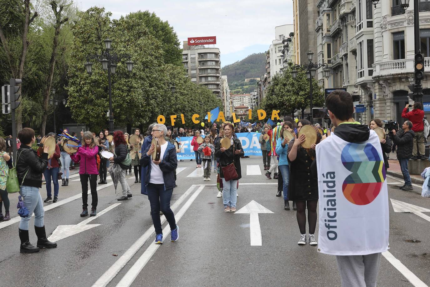 Multitudinaria manifestación en Oviedo por la &#039;oficialidá&#039; del asturiano