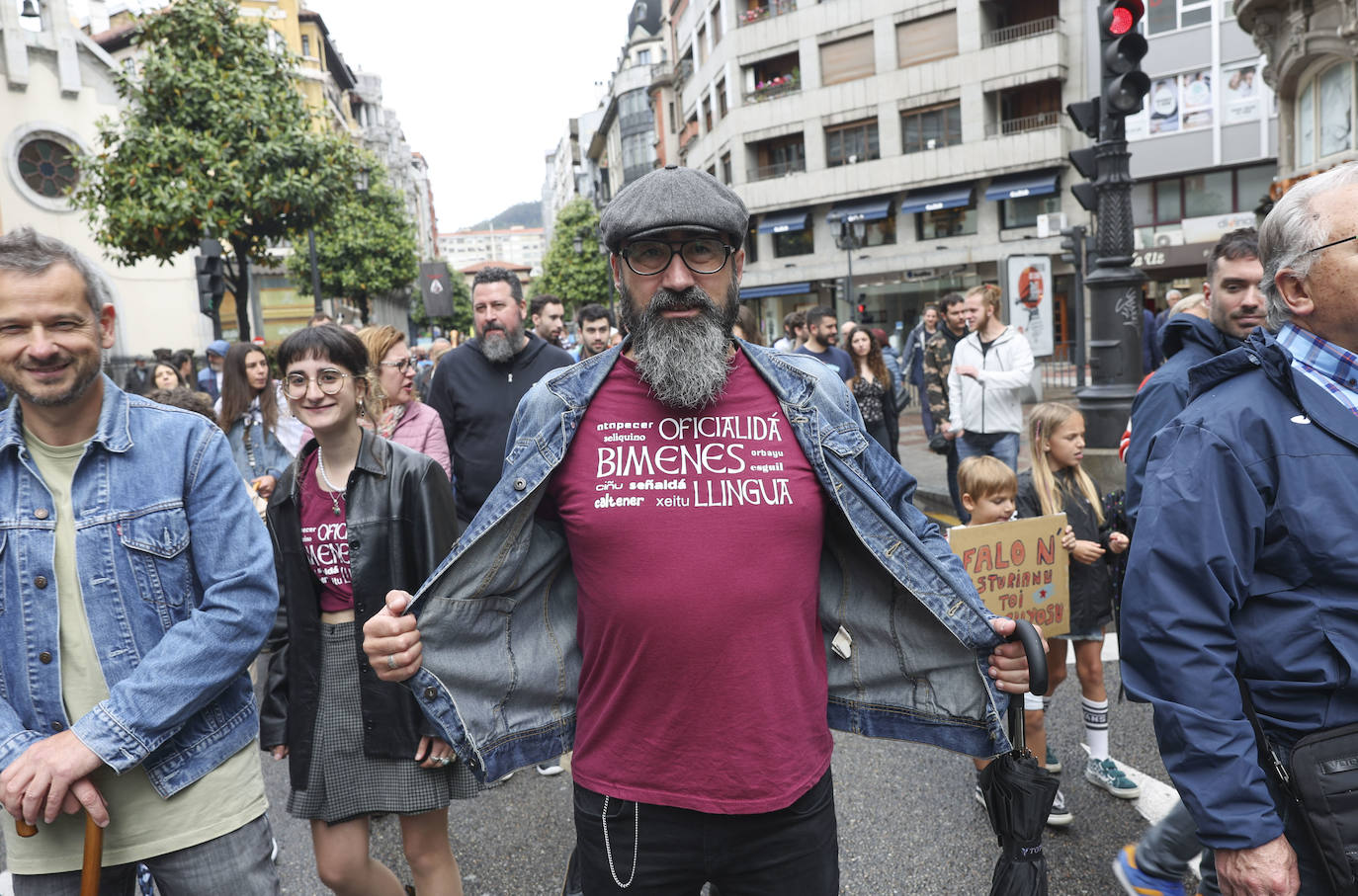 Multitudinaria manifestación en Oviedo por la &#039;oficialidá&#039; del asturiano