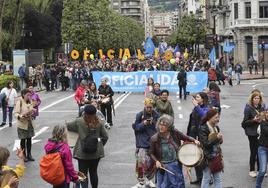 Multitudinaria manifestación en Oviedo por la 'oficialidá' del asturiano