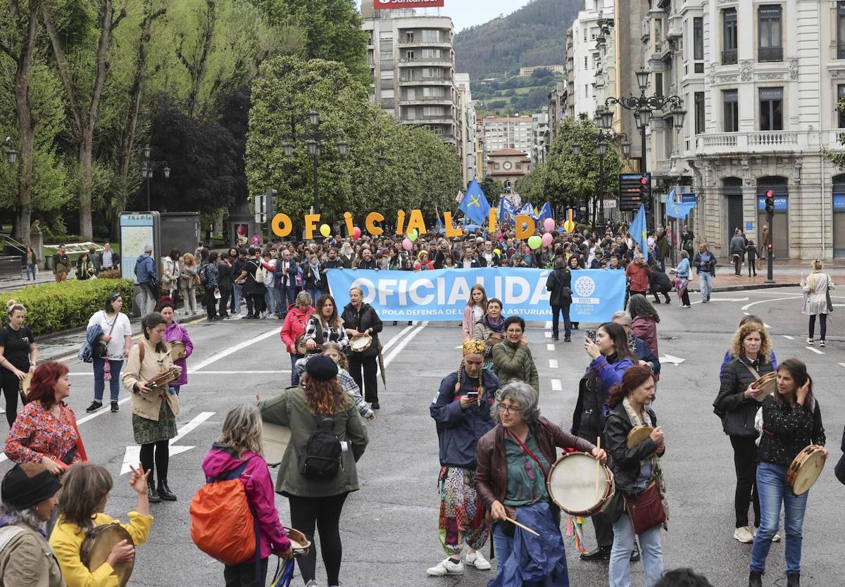 Multitudinaria manifestación en Oviedo por la &#039;oficialidá&#039; del asturiano