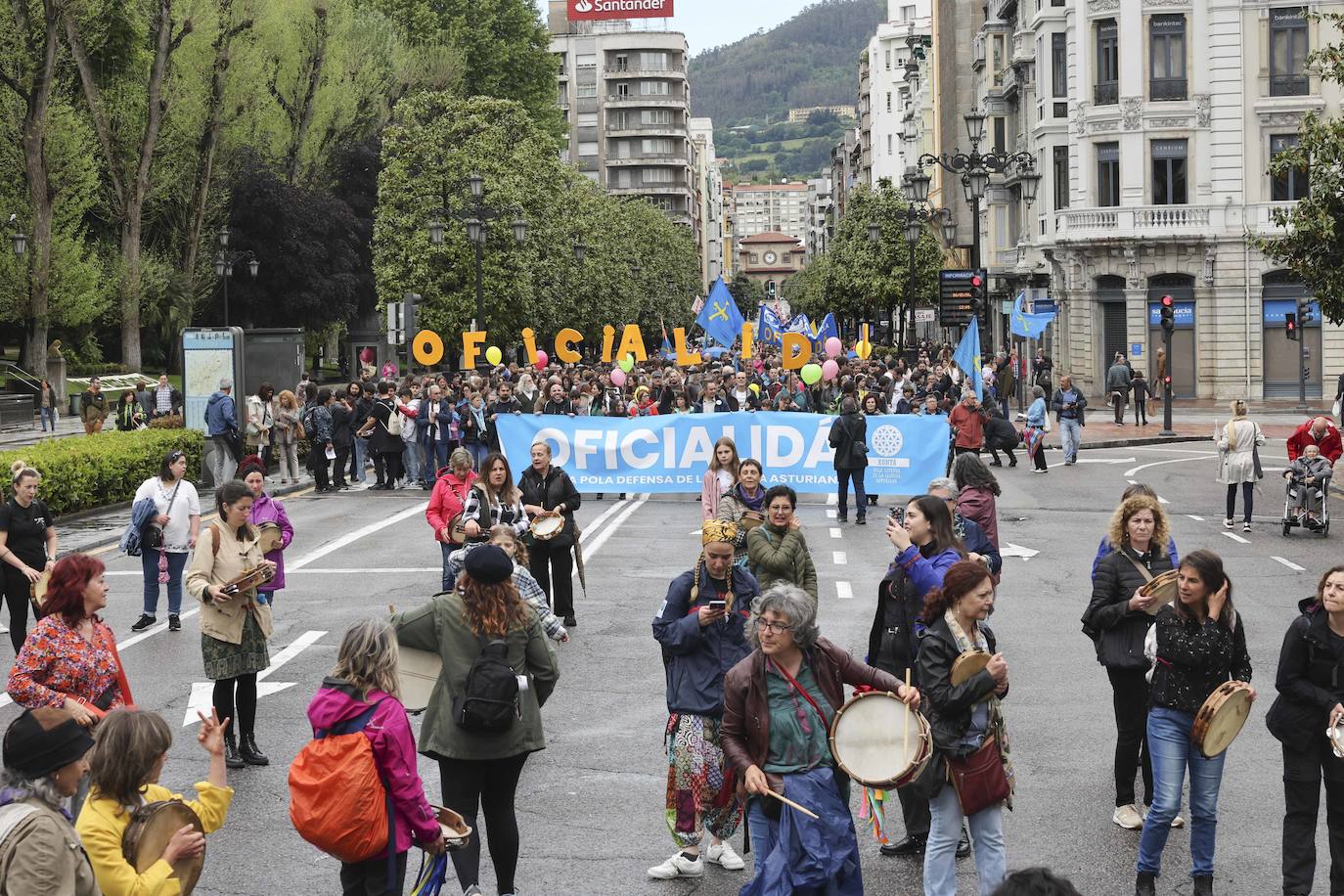 Multitudinaria manifestación en Oviedo por la &#039;oficialidá&#039; del asturiano