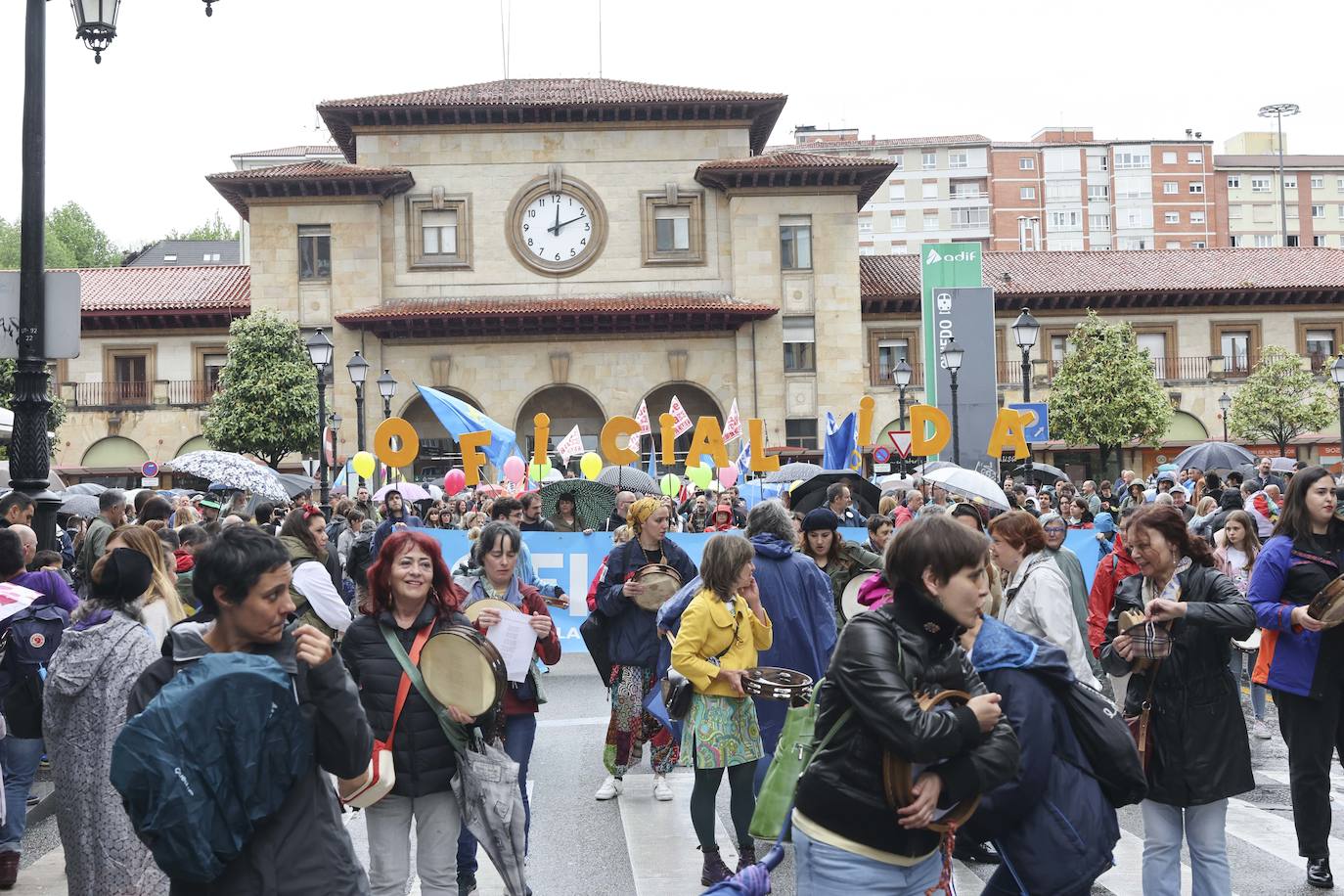 Multitudinaria manifestación en Oviedo por la &#039;oficialidá&#039; del asturiano