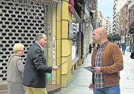 Foro reparte folletos por el centro