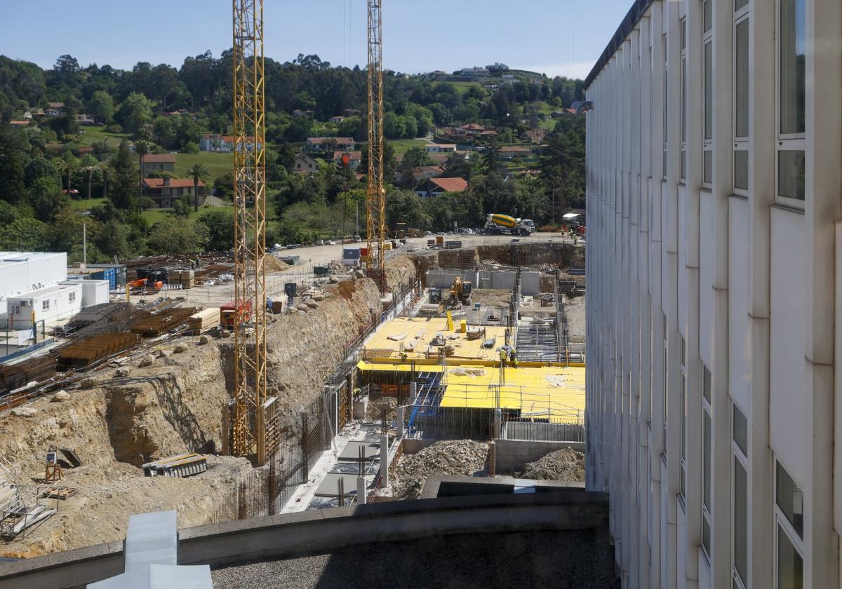 Trabajos de cimentación del edificio de la ampliación del Hospital Universitario de Cabueñes.