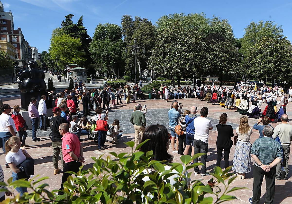 Turistas en Oviedo durante el pasado puente del 1 de mayo.