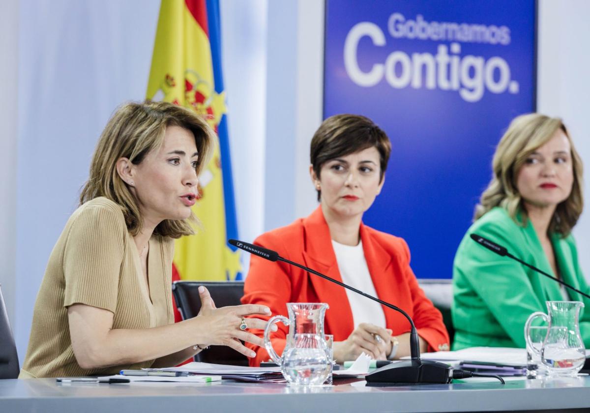 Las ministras Raquel Sánchez, Isabel Rodríguez y Pilar Alegría, en la rueda de prensa posterior al Consejo de Ministros.