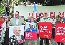 PSOE. Floro junto al presidente Adrián Barbón y el secretario general del PSOE gijonés, Monchu García. damián arienza