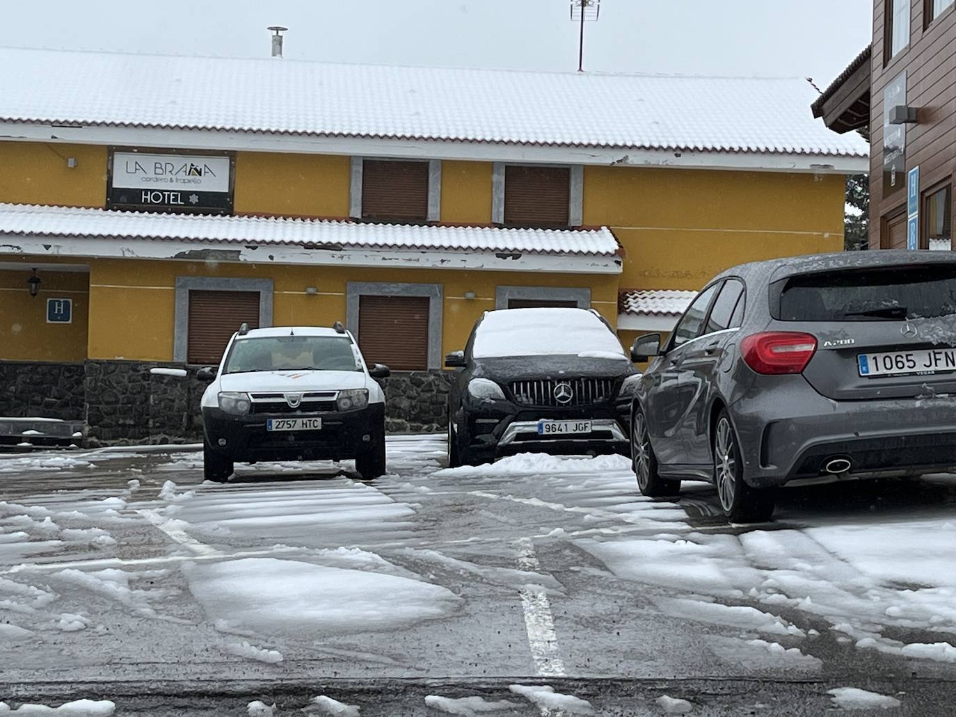 La nieve reaparece en pleno mayo en Asturias