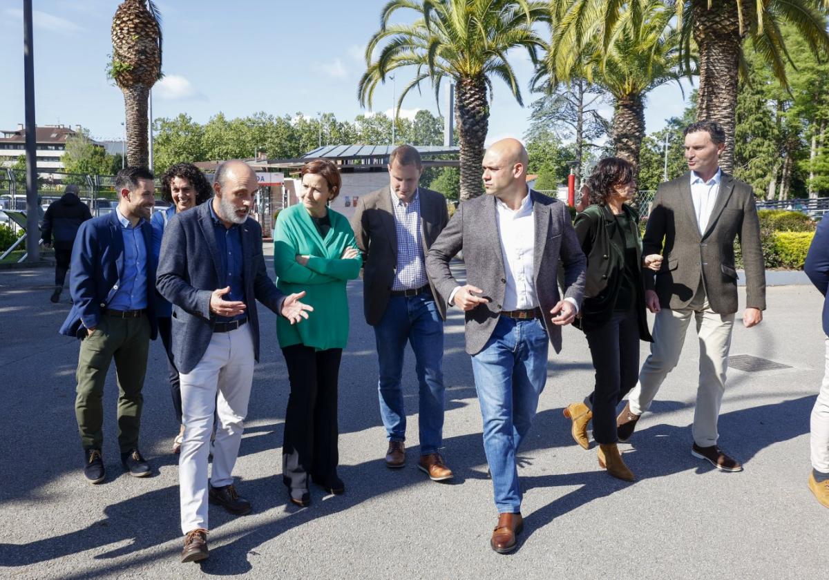 Corripio charla con Moriyón, Pumares y Martínez Salvador durante la visita de Foro al Grupo.