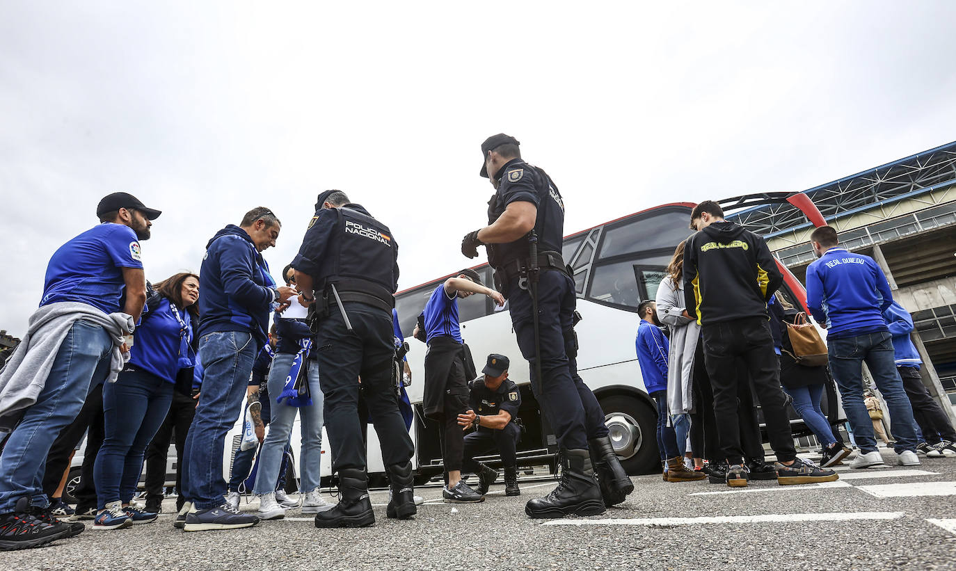 Así despidió la afición del Real Oviedo a los jugadores