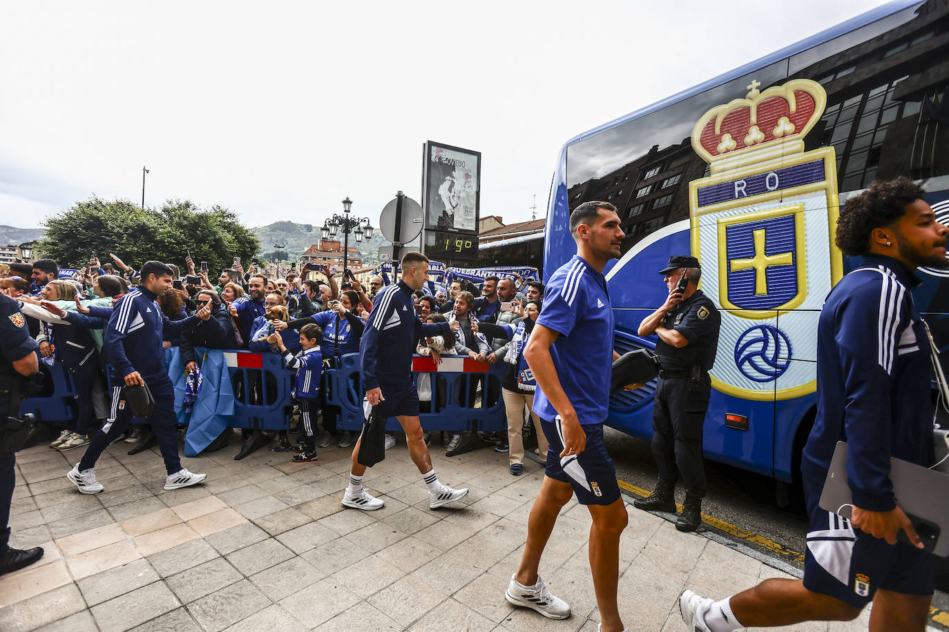 Así despidió la afición del Real Oviedo a los jugadores