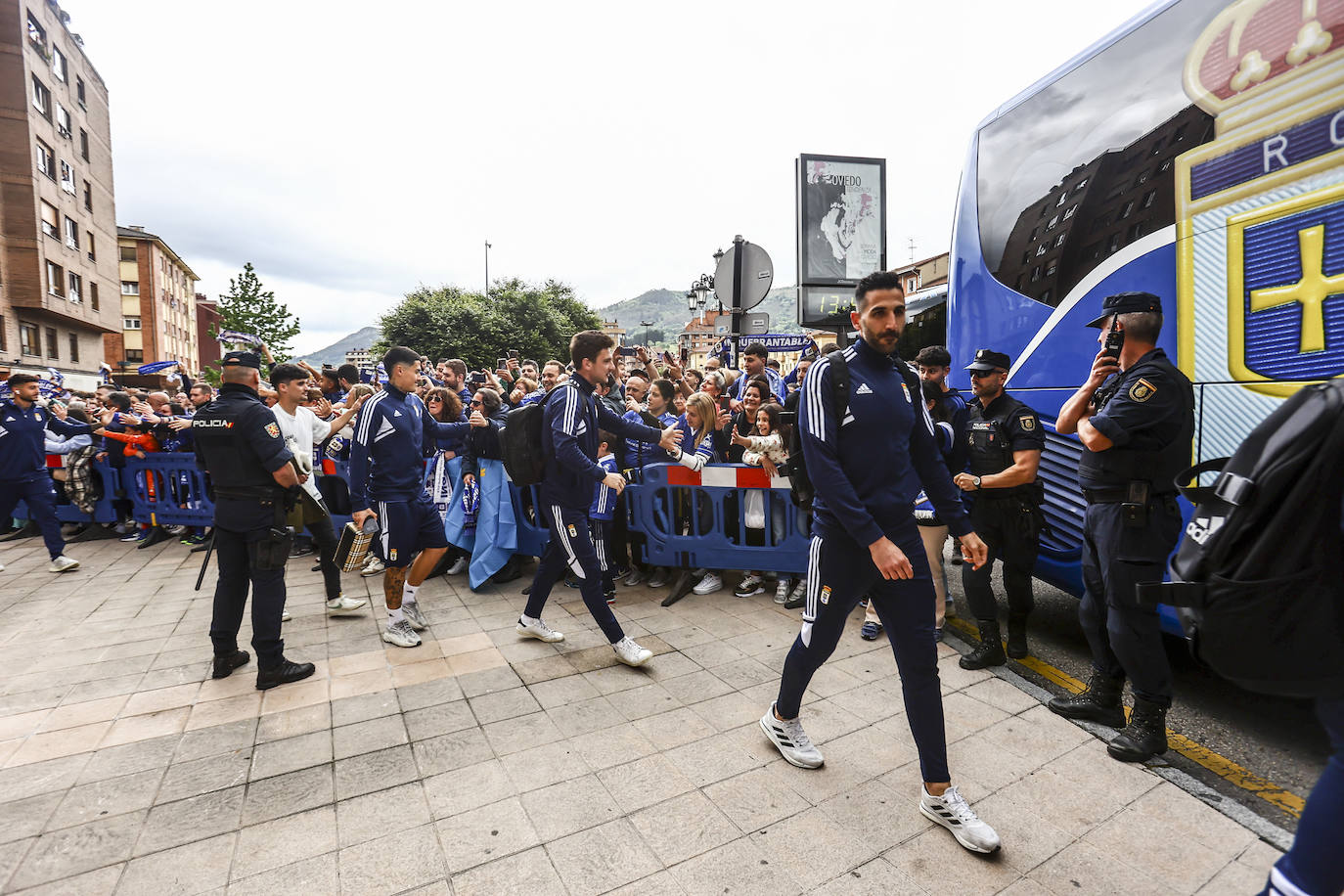 Así despidió la afición del Real Oviedo a los jugadores