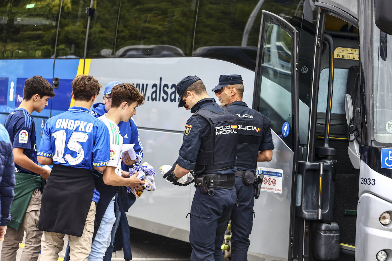 Así despidió la afición del Real Oviedo a los jugadores