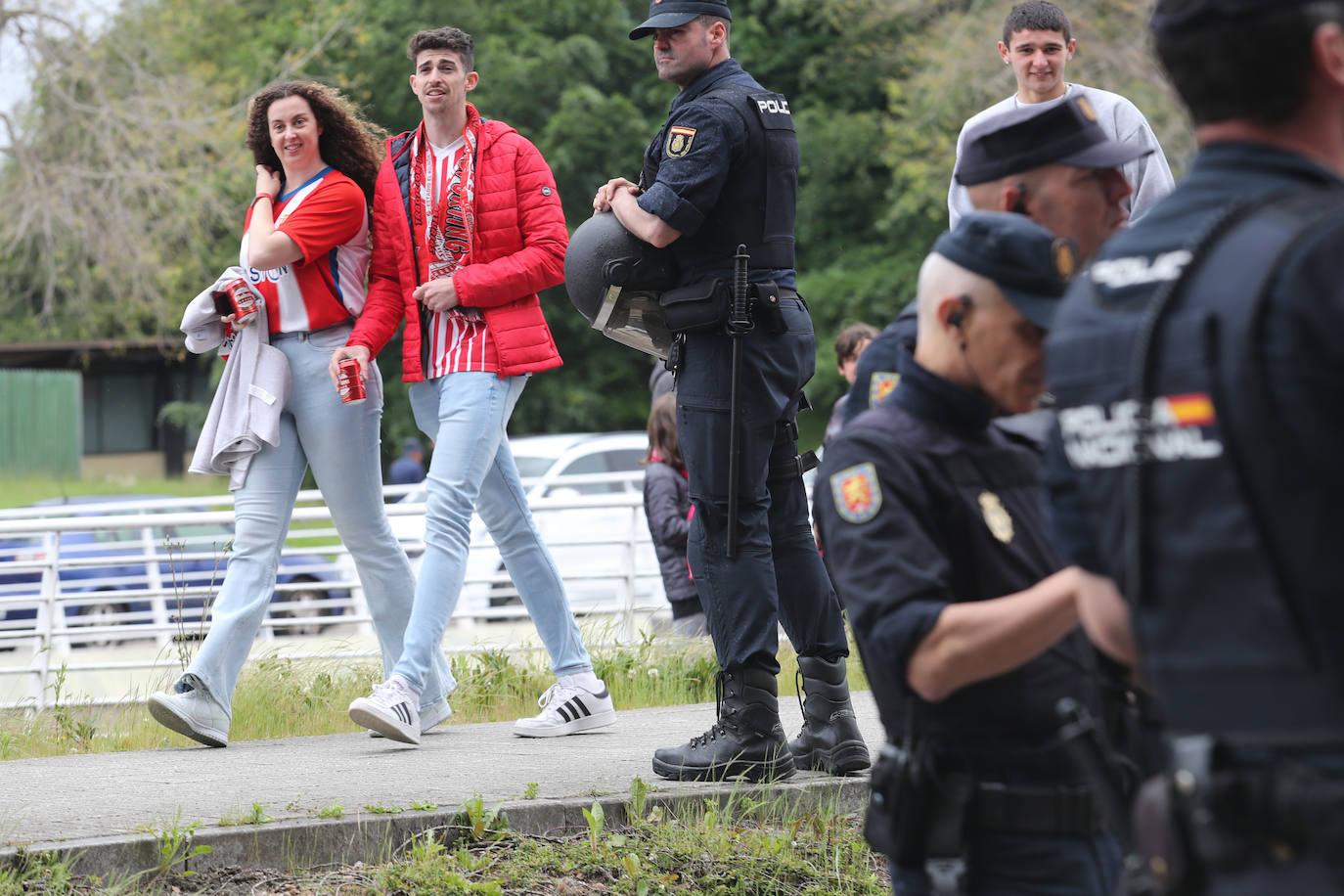 Marea rojiblanca para alentar al Sporting