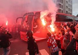 Marea rojiblanca para alentar al Sporting