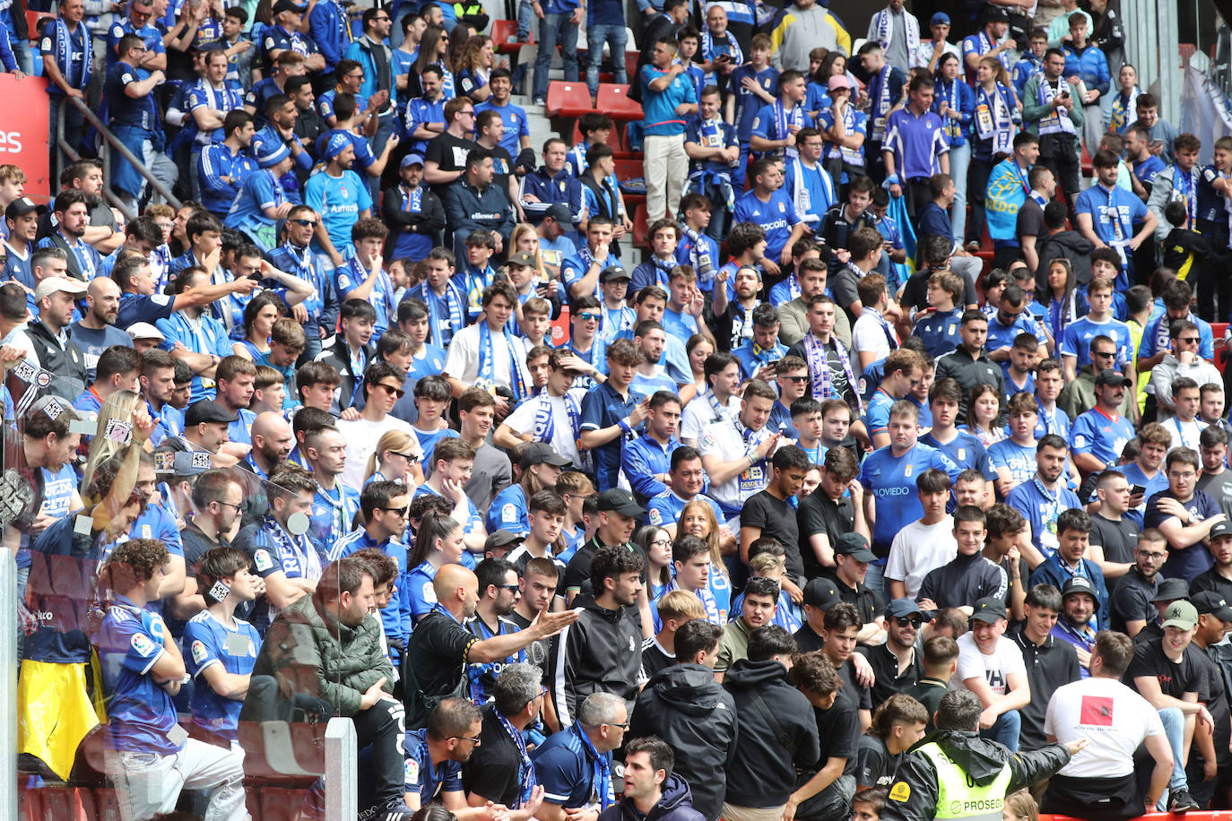 ¿Estuviste en el Sporting - Oviedo? ¡Búscate en las fotos!