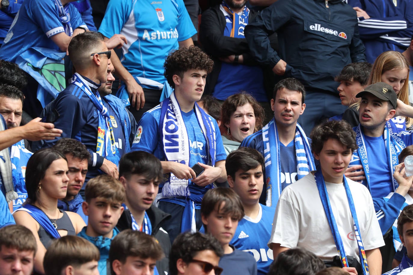 ¿Estuviste en el Sporting - Oviedo? ¡Búscate en las fotos!