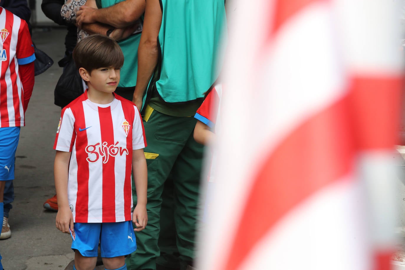 ¿Estuviste en el Sporting - Oviedo? ¡Búscate en las fotos!