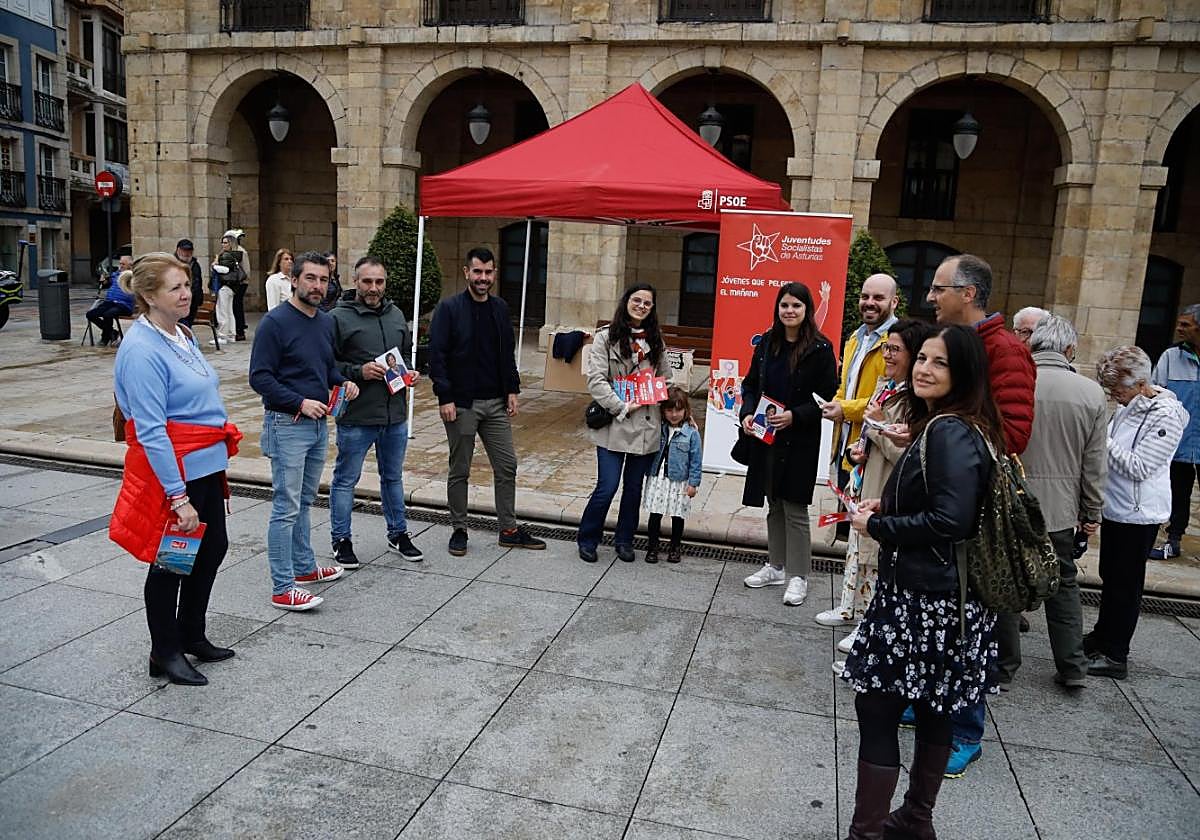 Los socialistas instalaron una carpa en El Parche.