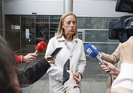 Pilar Fernández Pardo ayer, durante la rueda de prensa sobre sanidad que ofreció en Gijón.