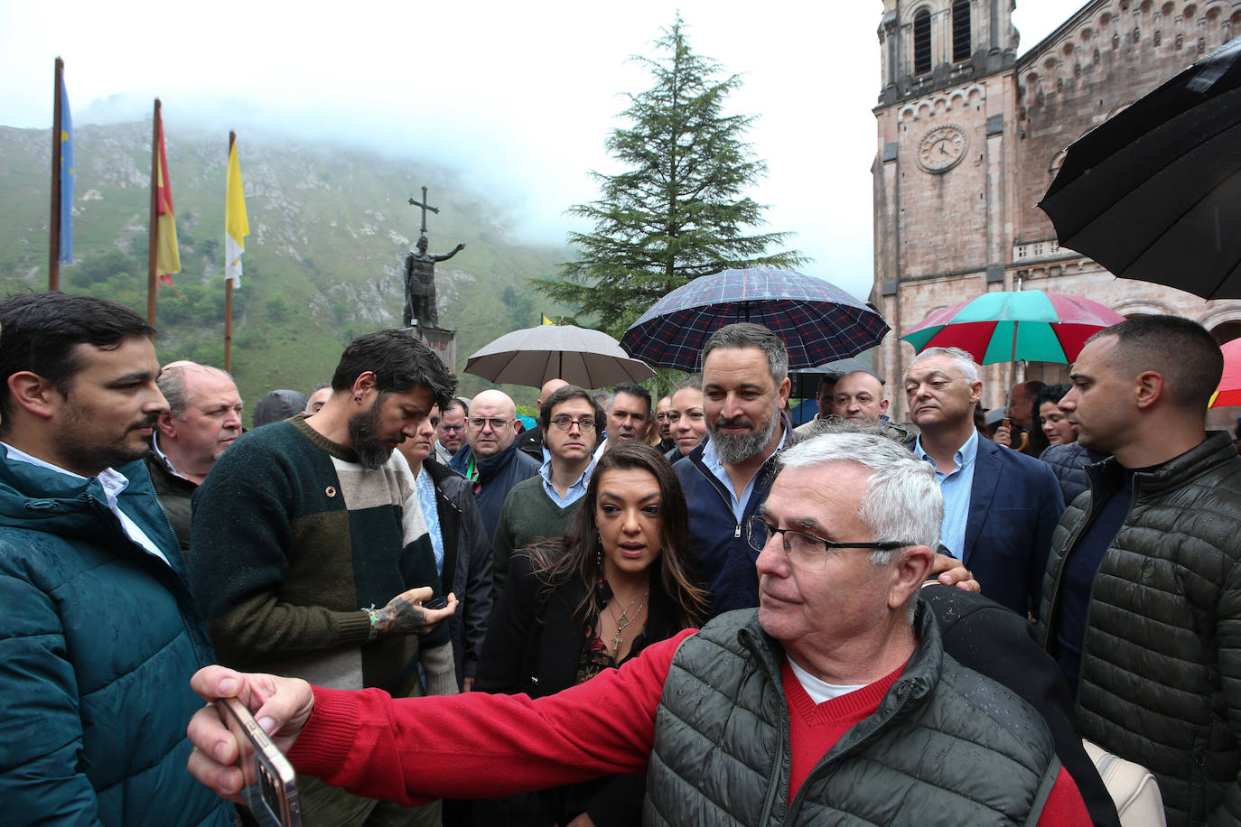Abascal hace campaña en Covadonga