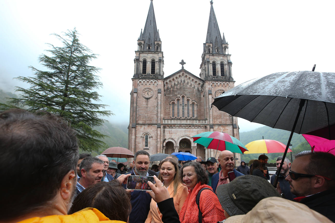 Abascal hace campaña en Covadonga