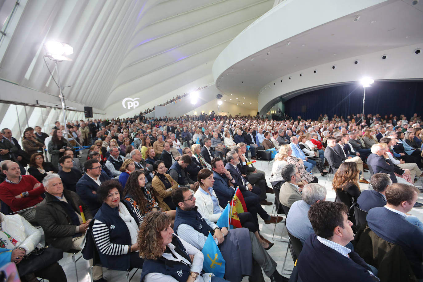 1.300 personas respaldan al PP en un mitin en Oviedo