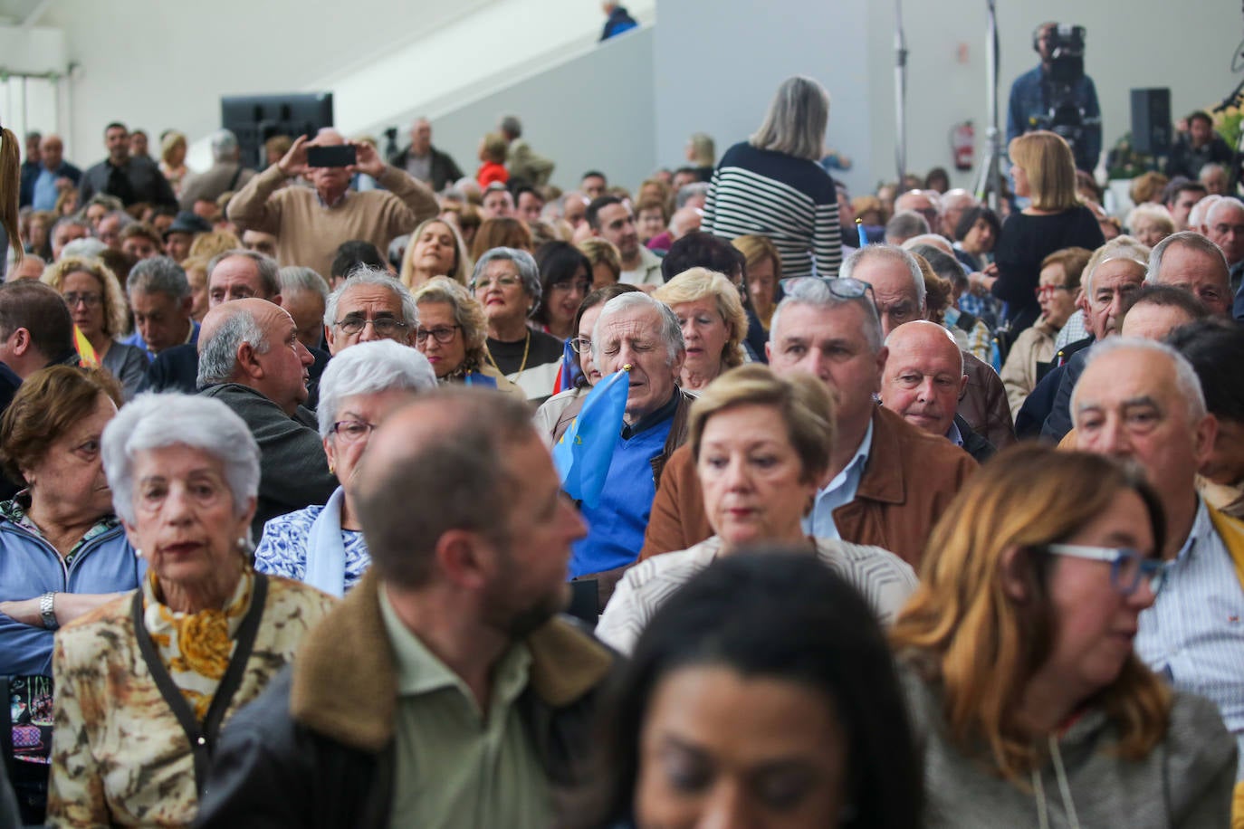 1.300 personas respaldan al PP en un mitin en Oviedo