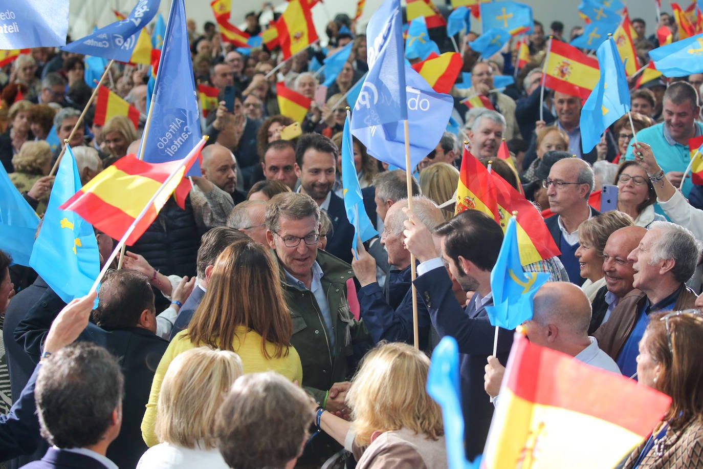 1.300 personas respaldan al PP en un mitin en Oviedo