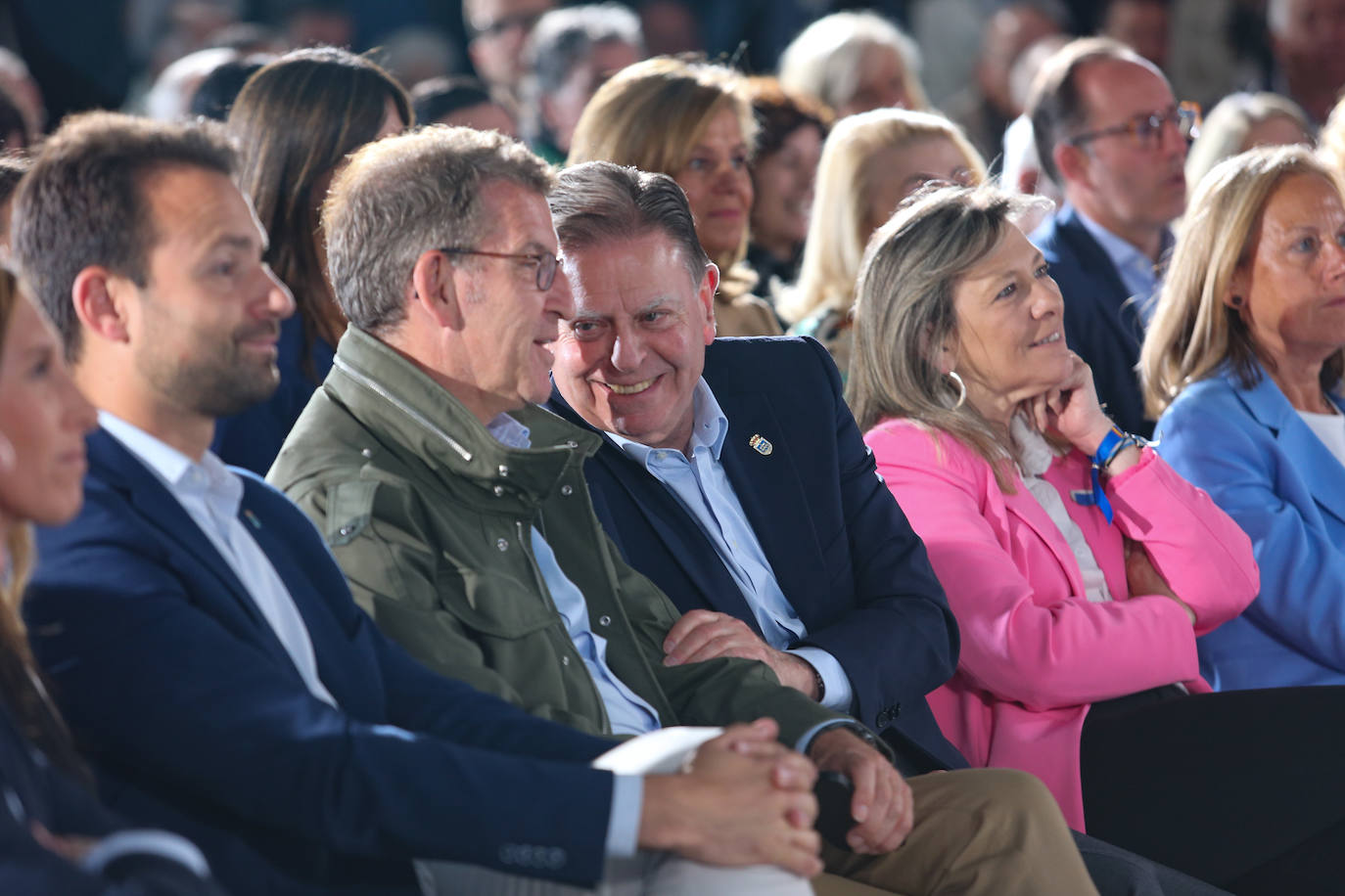 1.300 personas respaldan al PP en un mitin en Oviedo