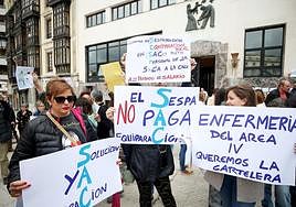 Médicos y personal de enfermería, en la concentración que se convocó el pasado jueves ante la sede del Sespa, en Oviedo.